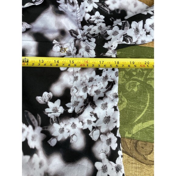 Calvin Klein Floral Print Black & White Blouse Uneven Hem Size Small - Picture 9 of 11
